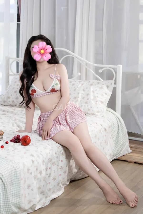 MINH CHÂU XINH DÂM LÀM TÌNH CHUYÊN – gái gọi Quận 1 giá 900k, BJ, Hôn vú, 27 10