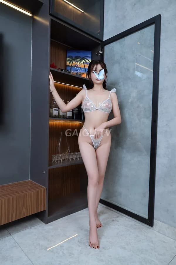 Anh Thư da trắng dáng chuẩn nhiệt tình chiều khách 12