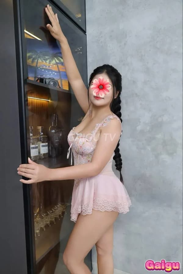 Hà Anh hotgirl V-Live dáng siêu mẫu 3
