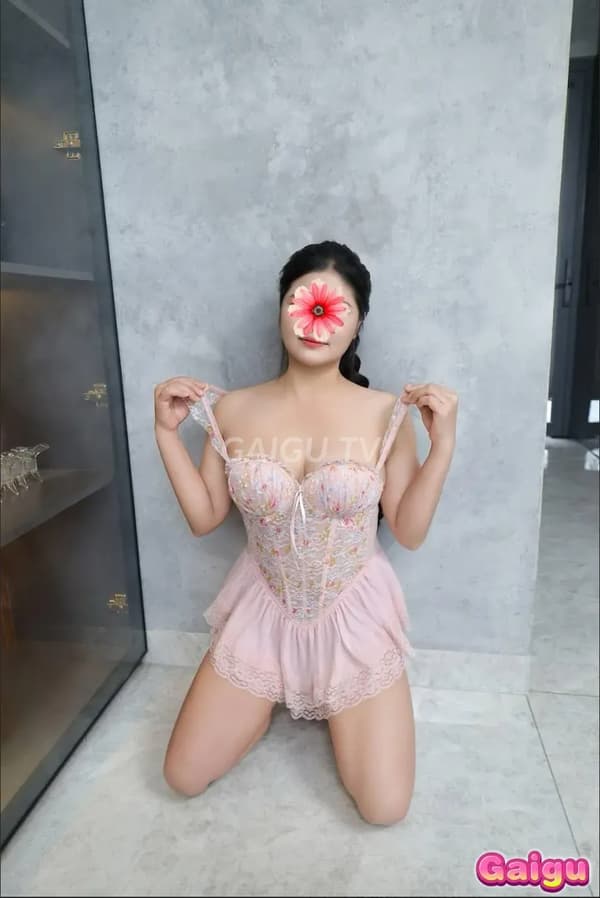 Hà Anh hotgirl V-Live dáng siêu mẫu 6