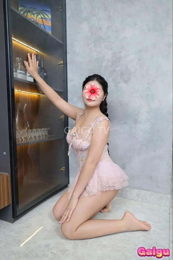 Hà Anh hotgirl V-Live dáng siêu mẫu 5