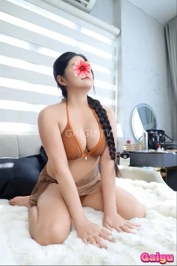 Hà Anh hotgirl V-Live dáng siêu mẫu 10