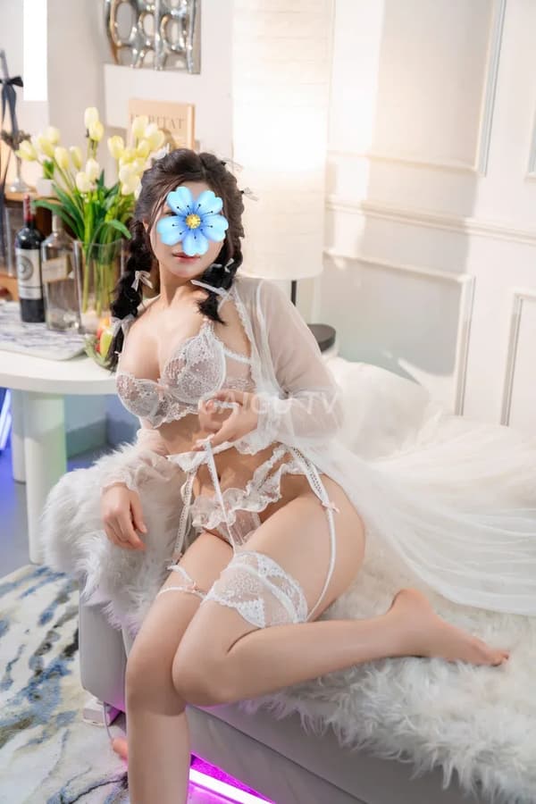 Huyền Quận 9 Sài Gòn 300k 2