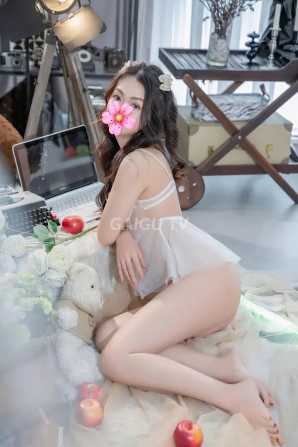 Yến Nhi chiều khách nhẹ nhàng như người yêu 11