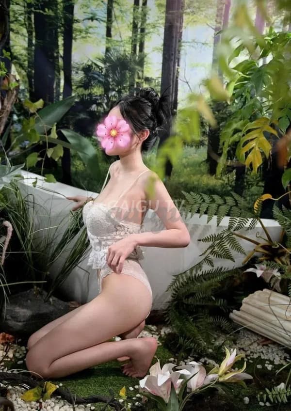 Em nhẹ nhàng nữ tính đầy đam mê Hân 8