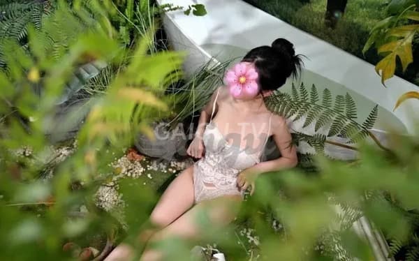 Em nhẹ nhàng nữ tính đầy đam mê Hân 9