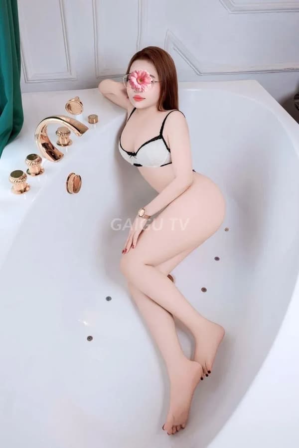 Phương nhi hàng mới nóng bỏng chiều khách hết mình 11