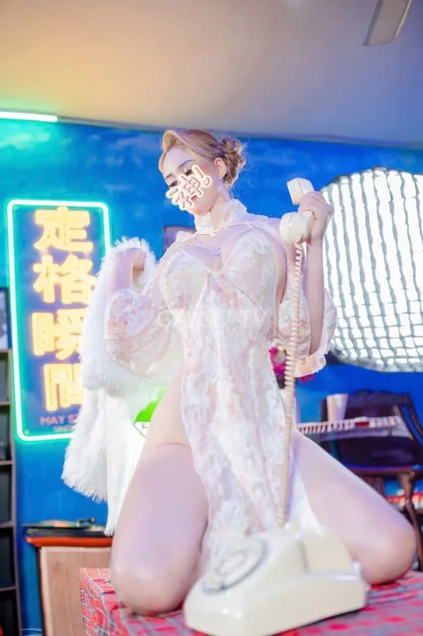 Phương da trắng dáng chuẩn chiều khách nhiệt tình 8