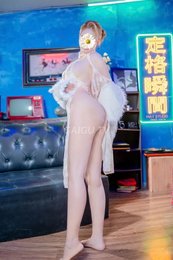 Phương da trắng dáng chuẩn chiều khách nhiệt tình 13