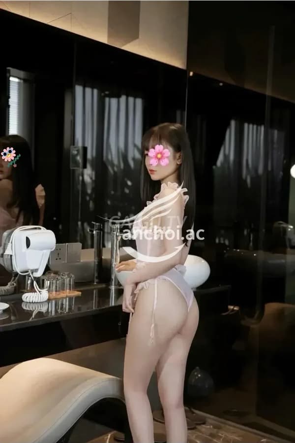 Tú Anh body nhỏ nhắn da mịn dáng chuẩn chiều khách hết mình 11