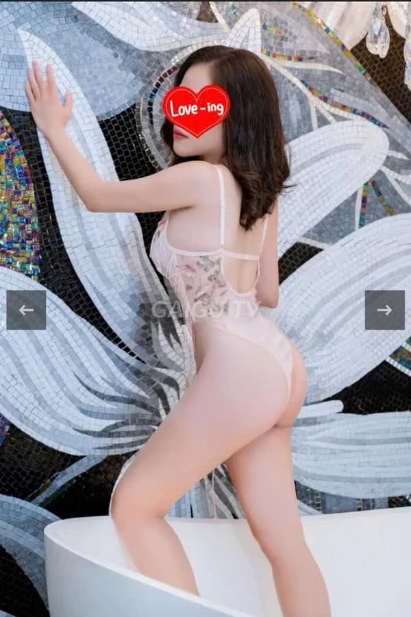 Bích Thu phục vụ nhiệt tình chu đáo như người yêu 14