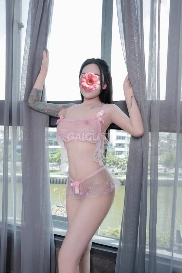 V I nhiệt tình chiều khách 11