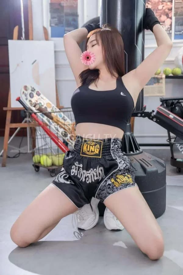 Thiên Thiên dáng 3 vòng chuẩn lai Tây phục vụ nhiệt tình 8