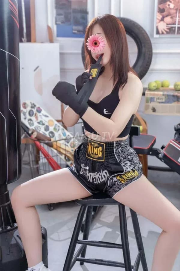 Thiên Thiên dáng 3 vòng chuẩn lai Tây phục vụ nhiệt tình 10