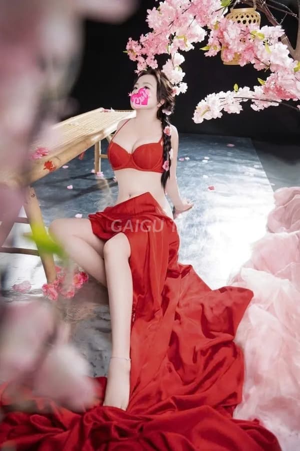 Clip Sexy chiều khách nhiệt tình 7