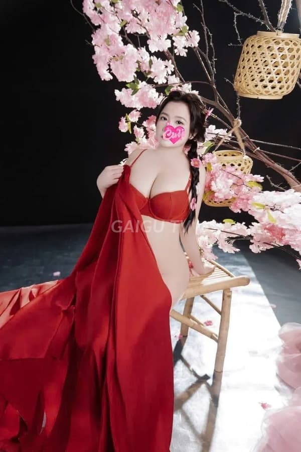 Clip Sexy chiều khách nhiệt tình 6