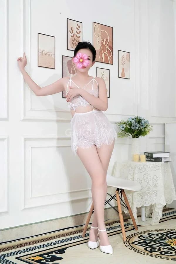 Băng Di xinh đẹp sắc sảo phục vụ dịu dàng nhẹ nhàng 3