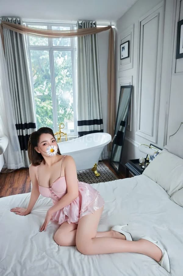 V I ngực căng tròn tự nhiên mông cong đầy đặn phục vụ nhiệt tình 18