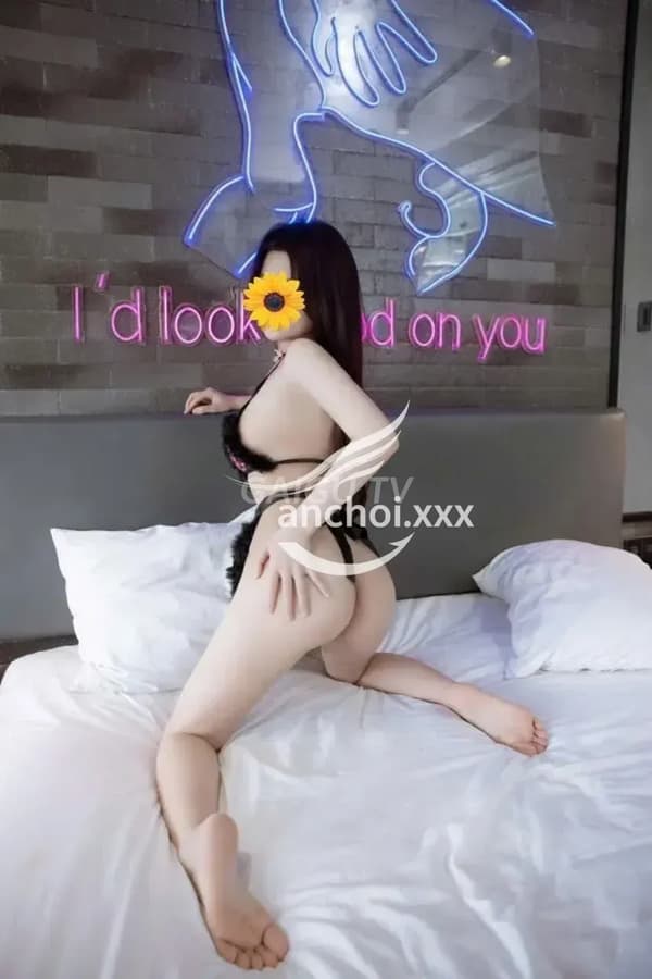 YuMi da trắng dáng chuẩn phục vụ ân cần chu đáo 11