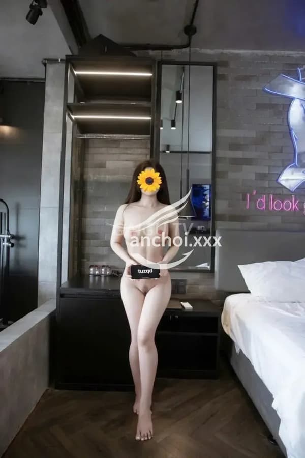YuMi da trắng dáng chuẩn phục vụ ân cần chu đáo 13
