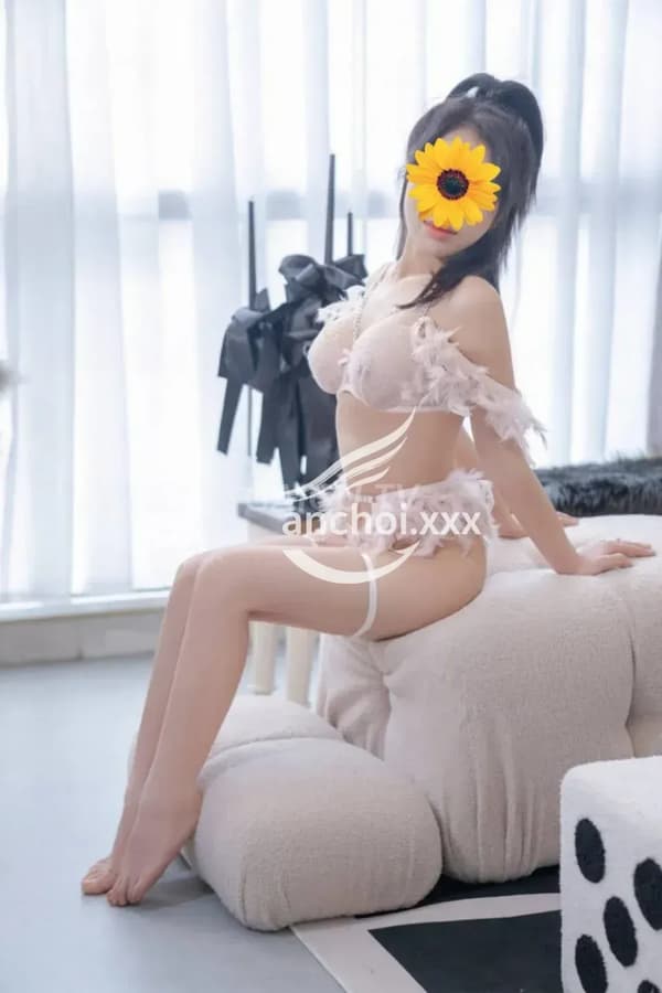 Thu Hiền phục vụ ân cần chu đáo 2