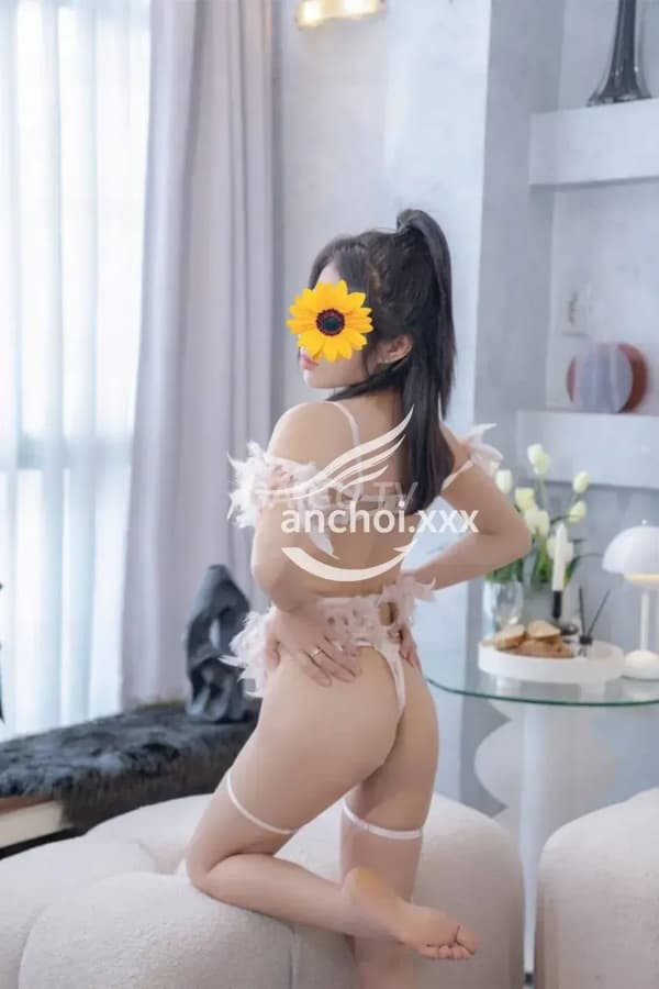 Thu Hiền phục vụ ân cần chu đáo 3