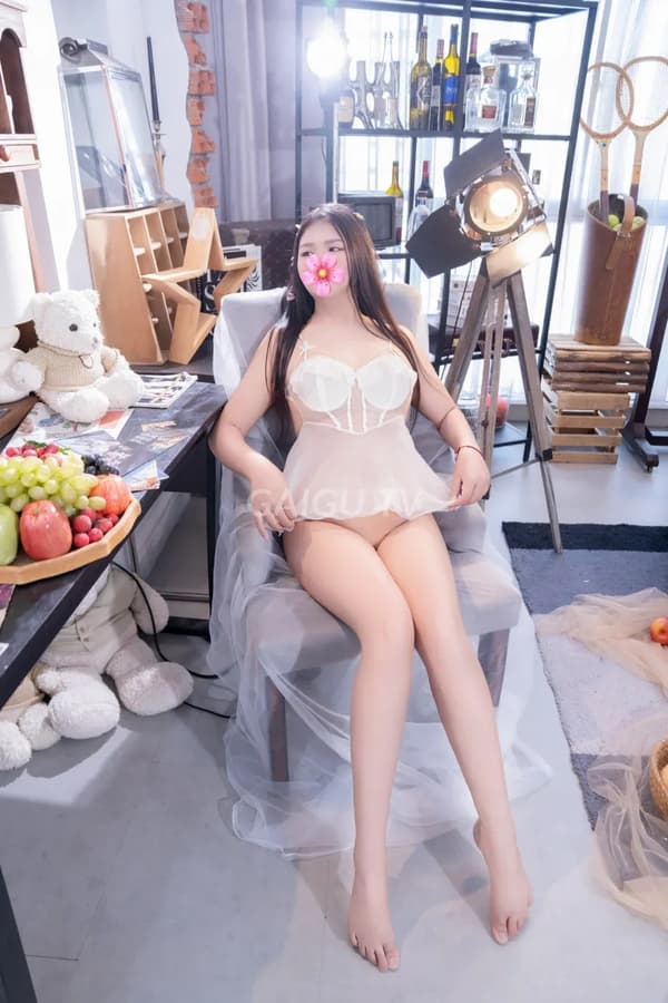 Ngọc Anh da trắng vú to mông cong dáng chuẩn nóng bỏng 4