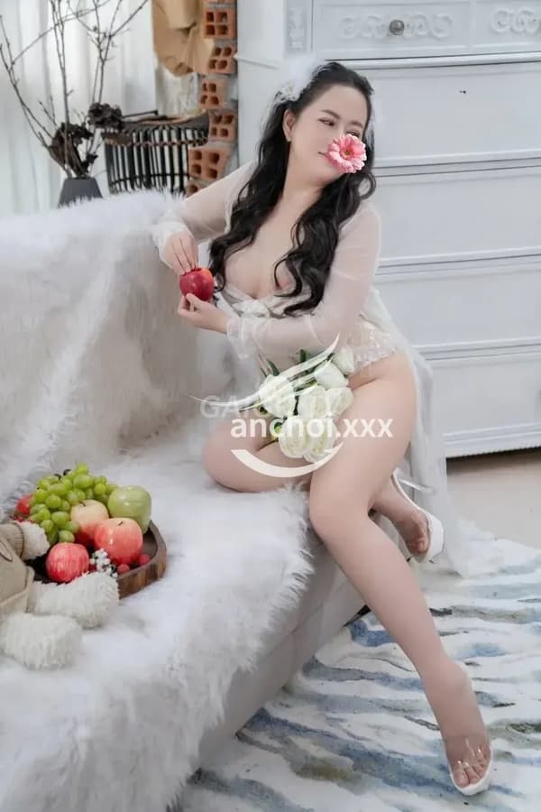 Ngân Nhi vú to mông cong chiều khách nhiệt tình 6