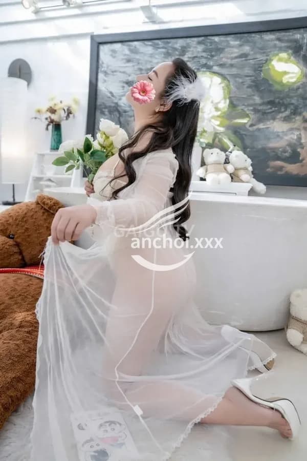 Ngân Nhi vú to mông cong chiều khách nhiệt tình 8
