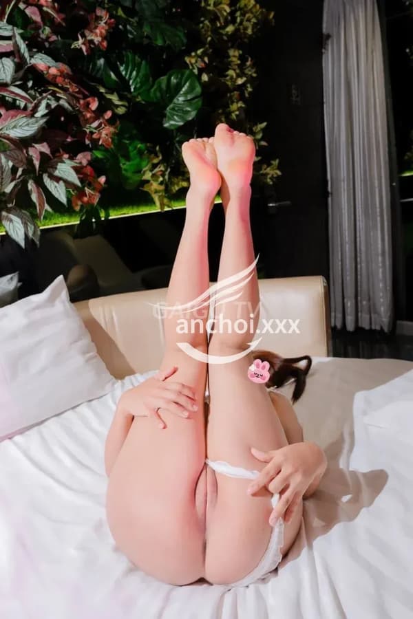 Hoài Thu gương mặt thơ ngây nhưng phục vụ rất nhiệt tình 7