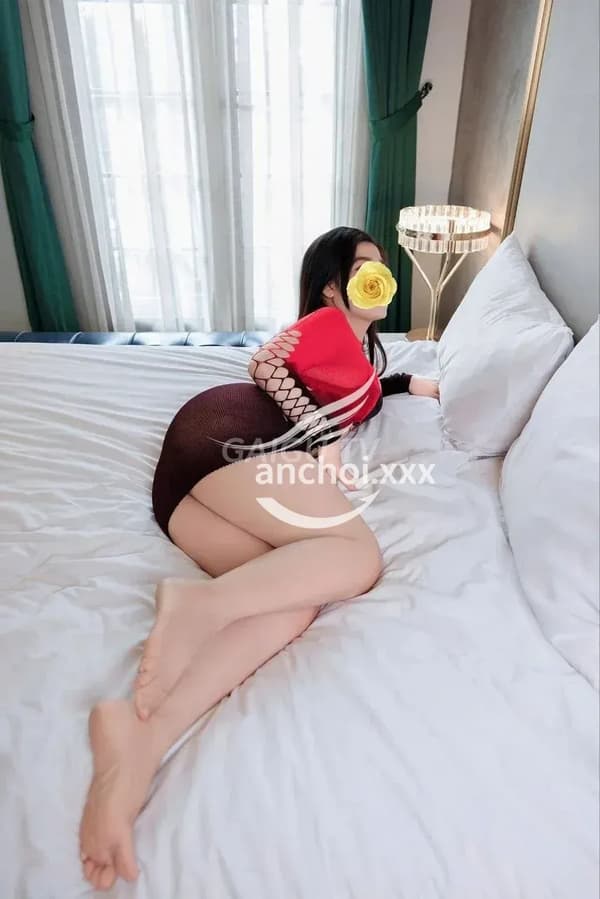 Bích Ngọc da trắng dáng chuẩn chiều khách hết mình 6