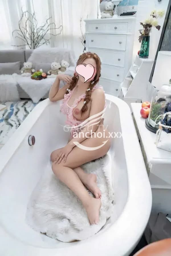 Ly Ly da trắng sáng mặt cực dâm phục vụ tình cảm nhiệt tình 3