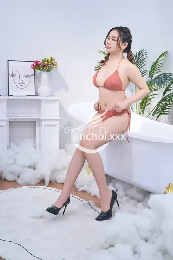 Diệu Linh xinh đẹp với cặp ngực bánh bao quyến rũ 11