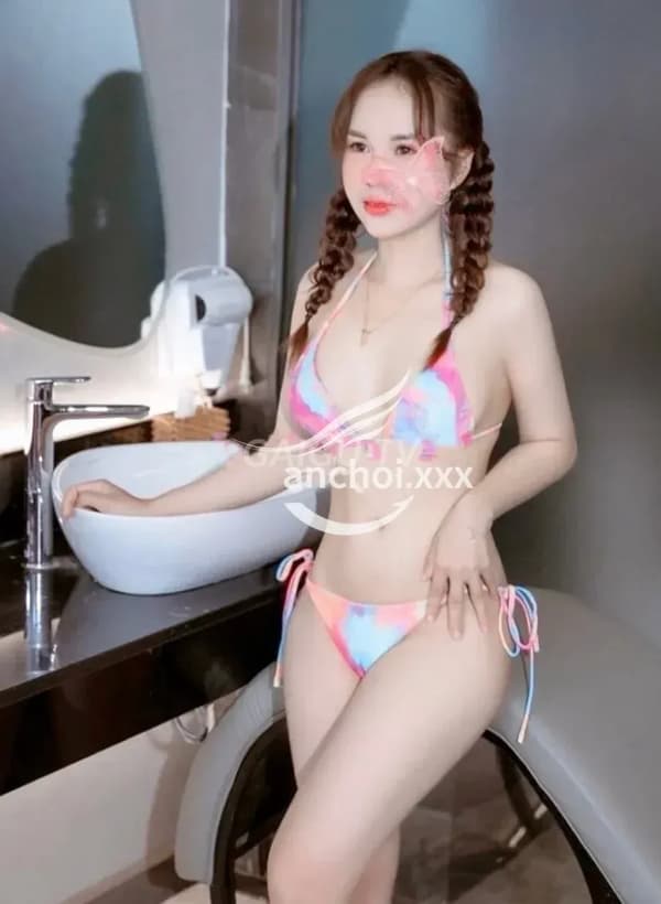 Quỳnh My da trắng dáng nhỏ nhắn ngoan ngoãn 4