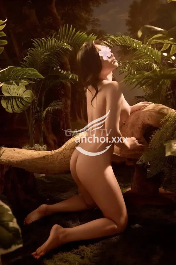 Quỳnh Anh xinh đẹp nóng bỏng phục vụ nhiệt tình 3