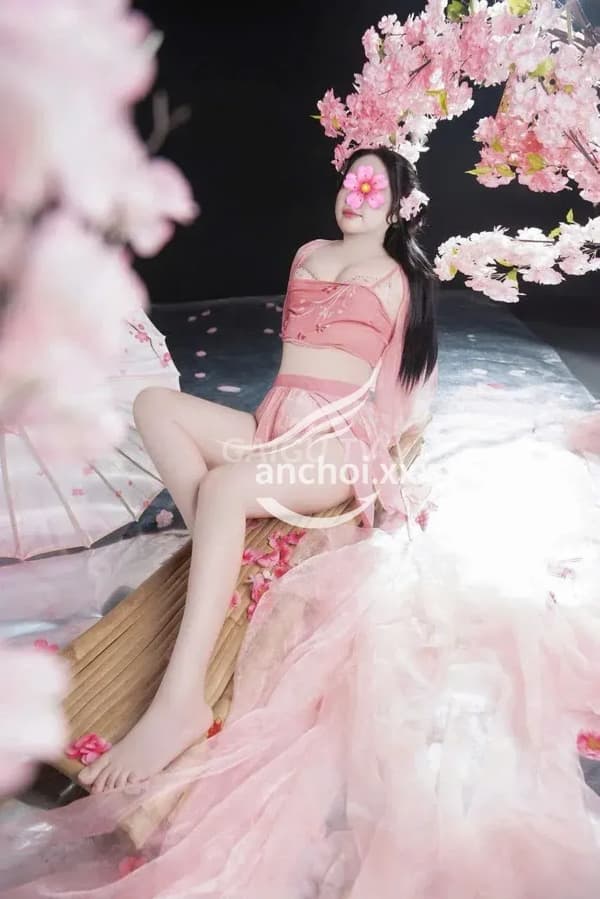 Dễ thương phục vụ nhiệt tình như người yêu Thuý Vy 8