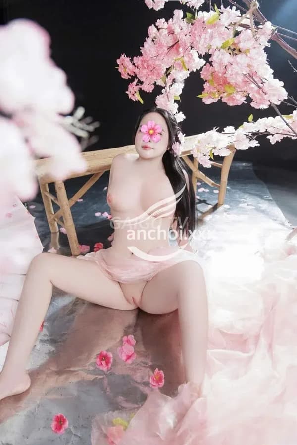 Dễ thương phục vụ nhiệt tình như người yêu Thuý Vy 5