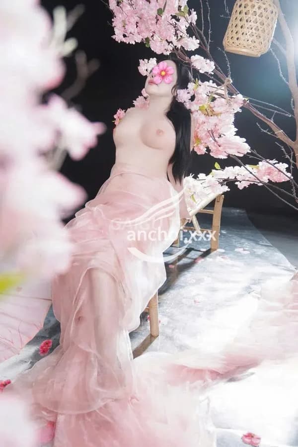 Dễ thương phục vụ nhiệt tình như người yêu Thuý Vy 9