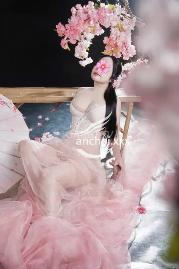 Dễ thương phục vụ nhiệt tình như người yêu Thuý Vy 10