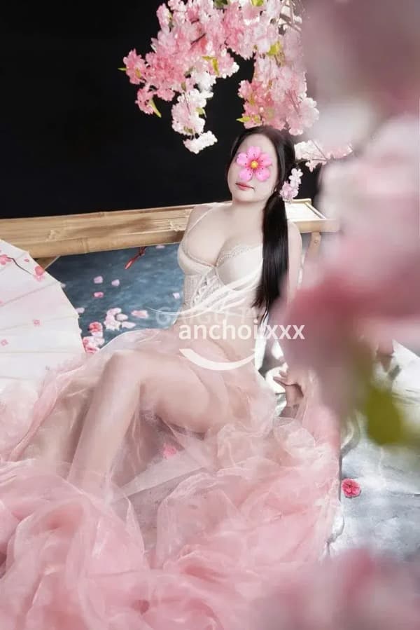 Dễ thương phục vụ nhiệt tình như người yêu Thuý Vy 13