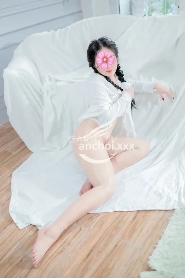 Quỳnh Chi dáng cao ráo thon gọn phục vụ tình cảm 2