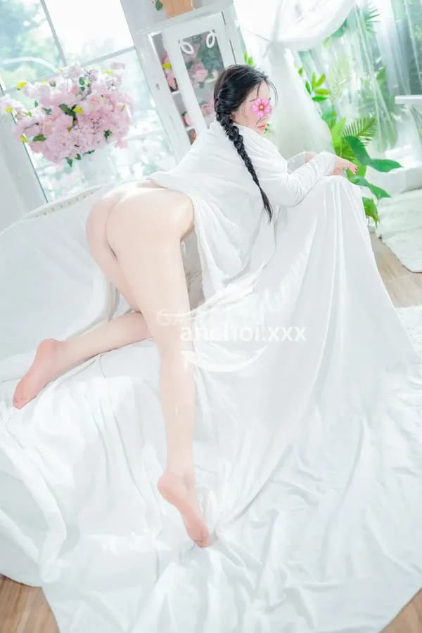 Quỳnh Chi dáng cao ráo thon gọn phục vụ tình cảm 3