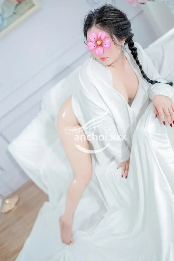 Quỳnh Chi dáng cao ráo thon gọn phục vụ tình cảm 8
