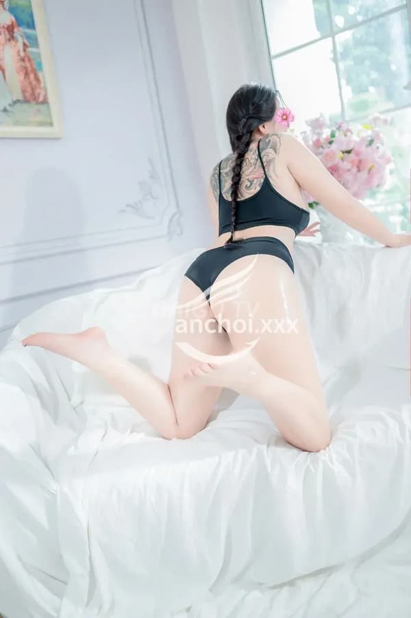 Quỳnh Chi dáng cao ráo thon gọn phục vụ tình cảm 16
