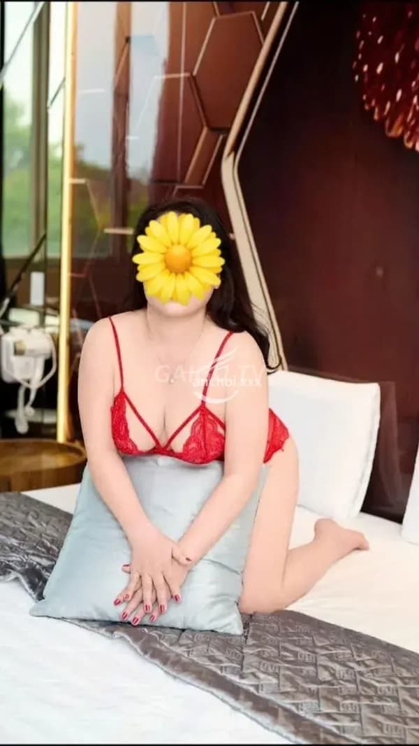 Vú to chiều khách nhiệt tình như người yêu My My 9