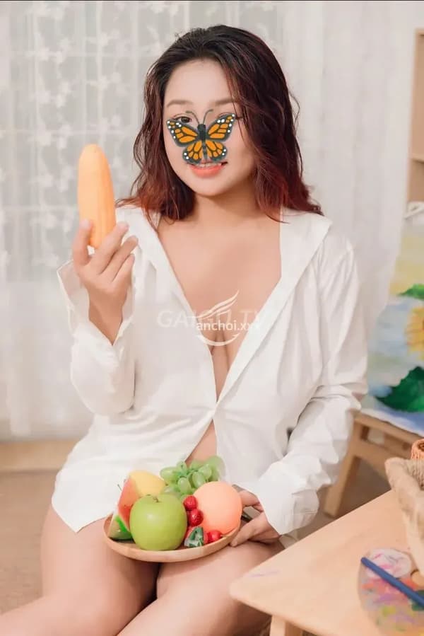 Nhi xinh như người mẫu dáng gọn nhẹ nhàng chiều khách hết nấc 4