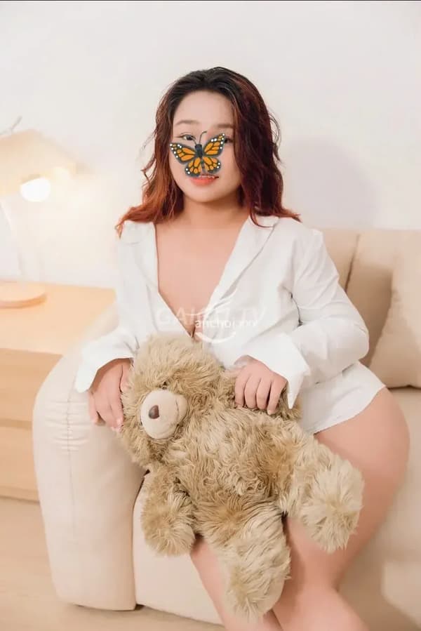 Nhi xinh như người mẫu dáng gọn nhẹ nhàng chiều khách hết nấc 3