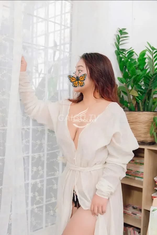 Nhi xinh như người mẫu dáng gọn nhẹ nhàng chiều khách hết nấc 2