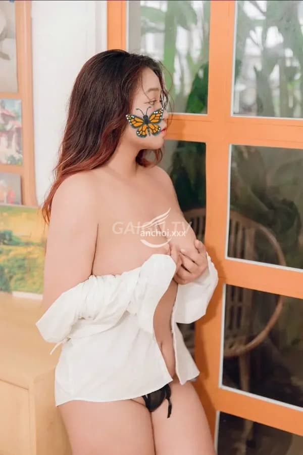 Nhi xinh như người mẫu dáng gọn nhẹ nhàng chiều khách hết nấc 13