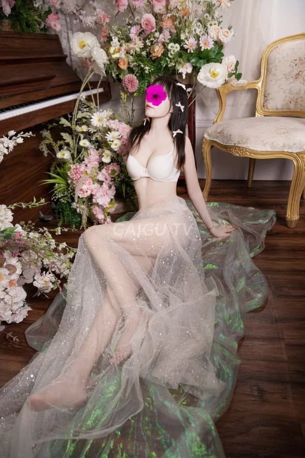 Hàng Quận 8: GÁI DÂM HOÀI THƯƠNG NHỎ NHẮN ĐÁNG YÊU giá 250k, 1 khách đã check 7